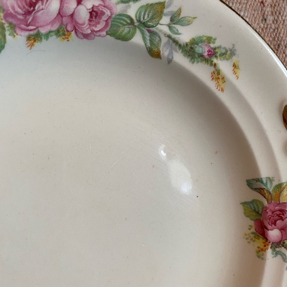 💝 Crown Potteries Co. Small 7-inch Vintage Plate with Rose Pattern - Picture 5 of 9